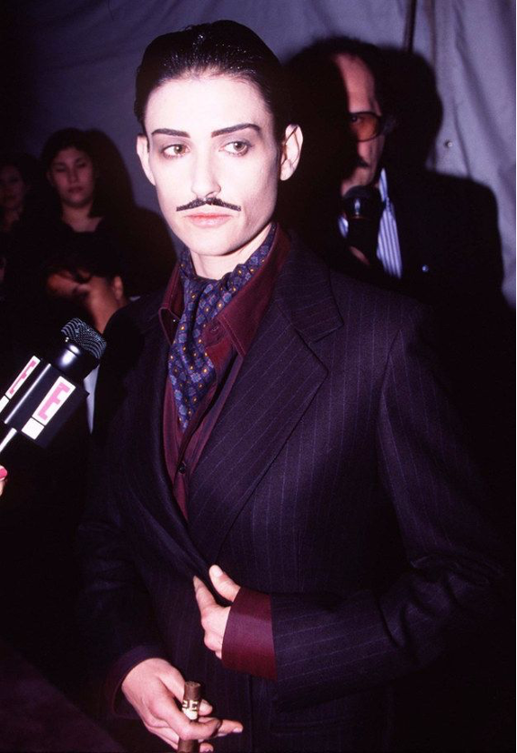 emi Moore showed up dressed like Gomez Addams (?) to a benefit. | Go