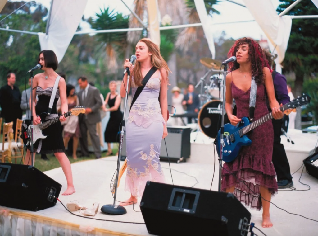 A group of women singing on stage

Description automatically generated